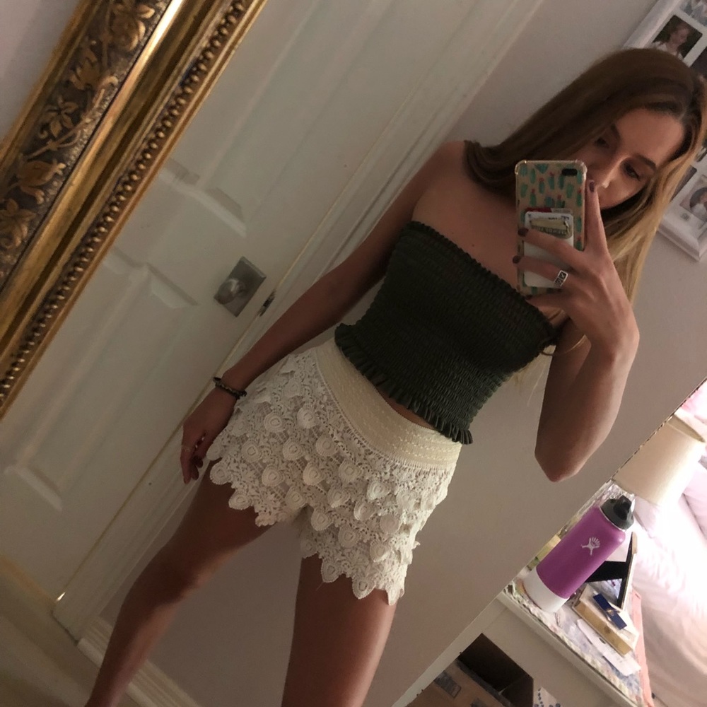 U.S.A. White scallop shorts